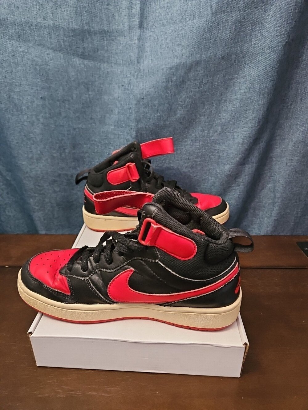 Nike Court Borough Mid 2 GS Bred Black University Red Size 6Y - Picture 3 of 16